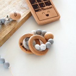 Ensemble bébé : attache tétine et hochet de dentition coloris gris