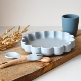 Set repas bébé : Assiette lion, cuillère et fourchette en bois personnalisables en bois de hêtre et silicone alimentaire.